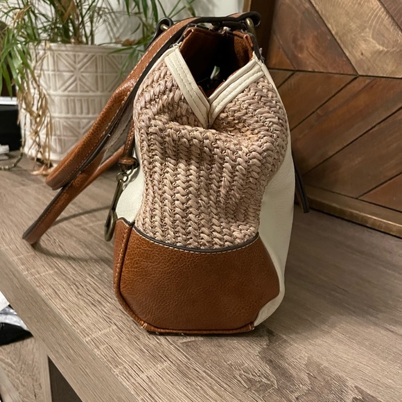 BOC White pebbled leather accented with light brown leather - Picture 3 of 13